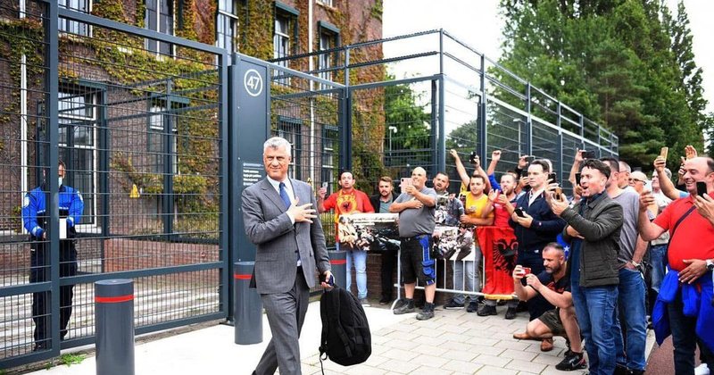 Mijëra urime nga Shqipëria dhe Kosova për ditëlindje, avokati: Hashim Thaçi mezi pret t’ju falenderoj personalisht, u është mirënjohës!