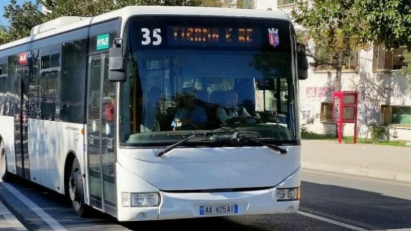 Numri i autobusëve u reduktua me 40%, Transporti urban dhe ndërqytetas arrin marrëveshjen me qeverinë: Nga sot do të vazhdojmë me kapacitet të plotë Numri i autobusëve u reduktua me 40%, Transporti urban dhe ndërqytetas arrin marrëveshjen me qeverinë: Nga sot do të vazhdojmë me kapacitet të plotë
