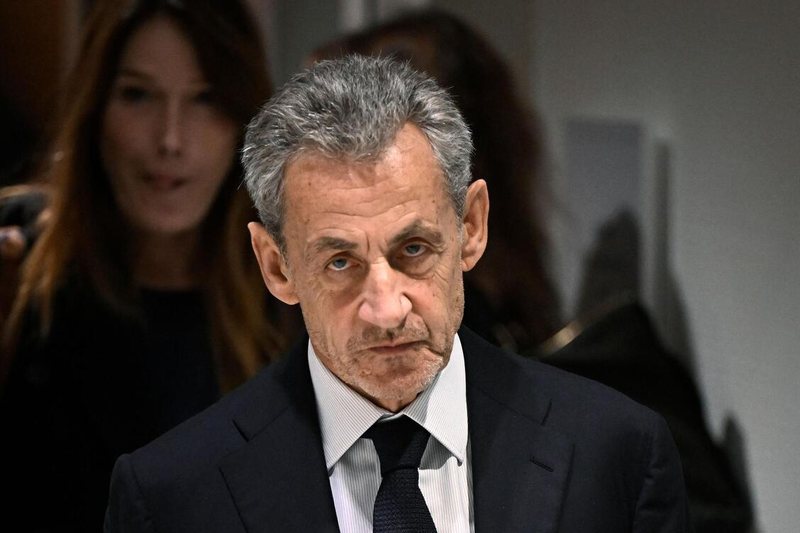 Sarkozi i Francës mbetet i pafajshëm në gjyqin për financimin e zgjedhjeve në Libi Sarkozi i Francës mbetet i pafajshëm në gjyqin për financimin e zgjedhjeve në Libi