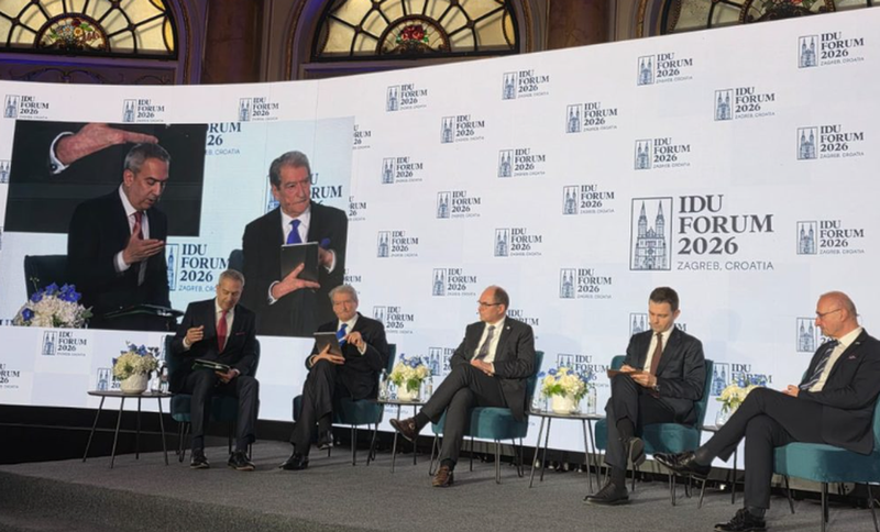 Me disa akuza të rënda, liria për të udhëtuar jashtë shtetit si ndihmë nga SPAK për të nxirë Shqipërinë! Berisha në mbledhjen rutinë të IDU-së flet në emër të shqiptarëve: Ne për momentin nuk e meritojmë anëtarsimin në BE me këtë shtet