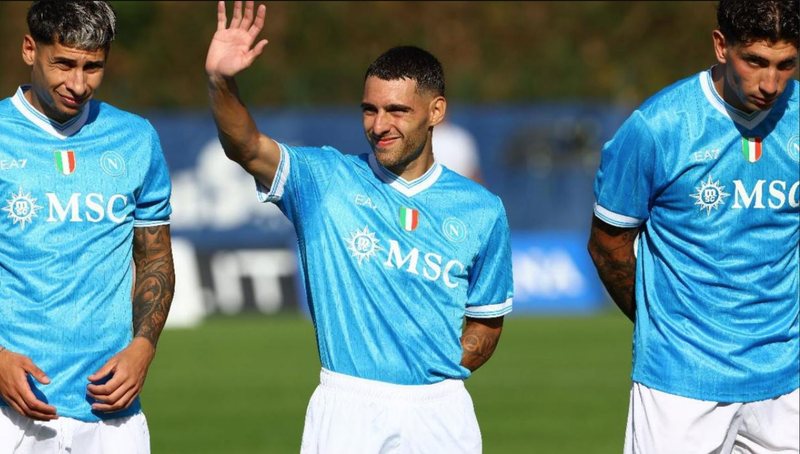 Luis Hasa, e ardhmja “mister” – Sulmuesi i ri shqiptar pritet të kthehet te Napoli gjatë verës