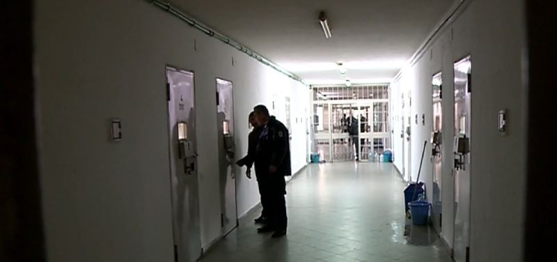 Ulja e dënimit për të burgosurit do vendoset nga Drejtoria e Burgjeve: Propozimi i ri ul numrin e madh të dosjeve në gjykata dhe i’u heq nga duartë një mjet korrupsioni gjyqtarëve sharlatanë Ulja e dënimit për të burgosurit do vendoset nga Drejtoria e Burgjeve: Propozimi i ri ul numrin e madh të dosjeve në gjykata dhe i’u heq nga duartë një mjet korrupsioni gjyqtarëve sharlatanë