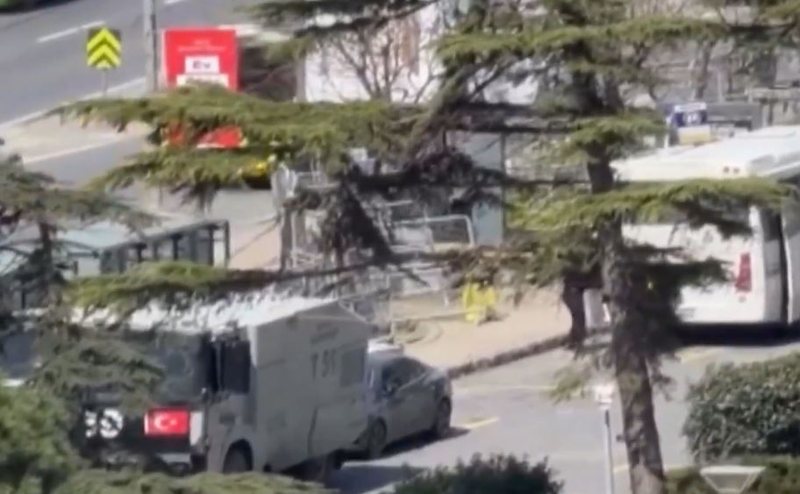 VIDEO/ Të shtëna pranë konsullatës izraelite në Stamboll, mediat: Disa të vrarë në shkëmbim zjarri me policinë