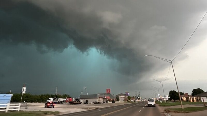 Disa tornado godasin shtetin amerikan të Oklahomas