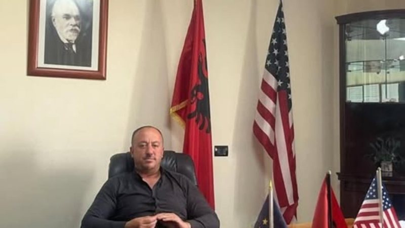 Ndërron jetë drejtori i burgut të Durrësit Etmond Llabani