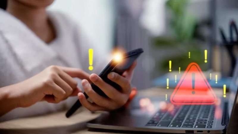 “Janë mashtrime”! Policia njoftim të rëndësishëm për qytetarët: Mos i klikoni këto linqe, mund të humbni të dhënat bankare