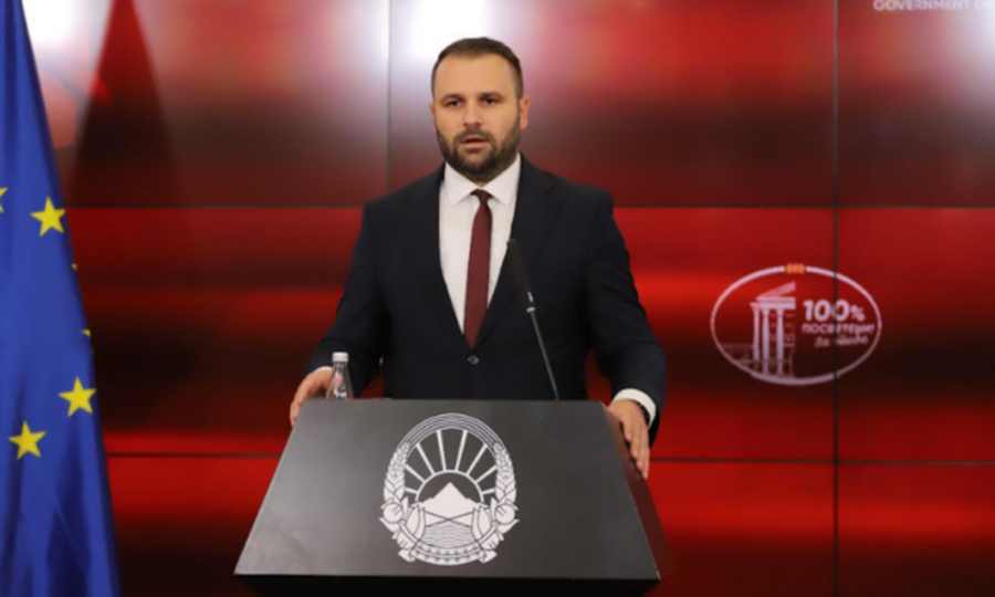 “Idiotët shqiptarë”! Reagon ministri shqiptar nga Shkupi për deklaratat e Ferit Hoxhës: Jepni sqarim urgjent