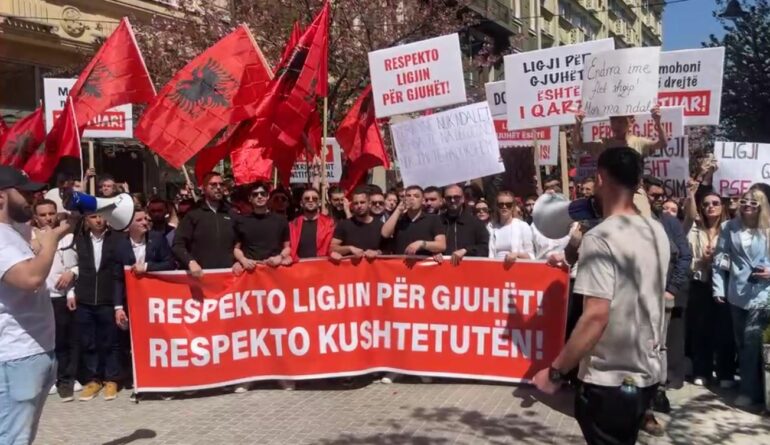 Cektësia e padurueshme me të cilën trajtohen protestat e studentëve shqiptarë në Shkup