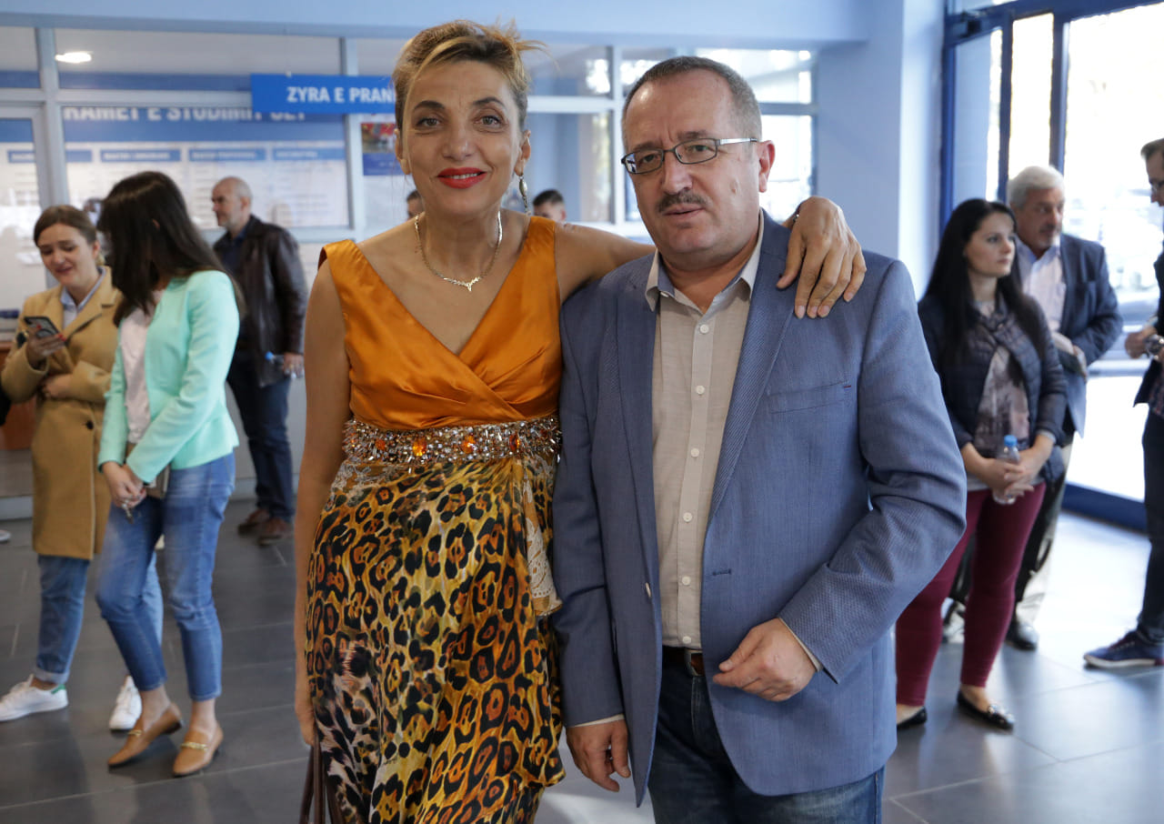 Kush është ish-bashkëshorti i Mimoza Ahmetit sensacionit të rrjeteve sociale këto ditë?!..