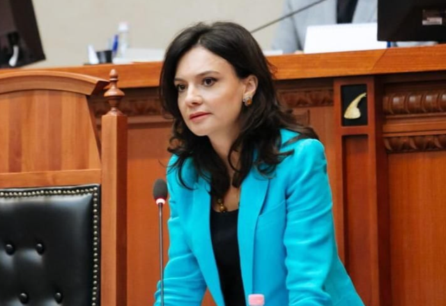 Elisa, e shastisur në sallë dhe ‘luanesh’ në portale…