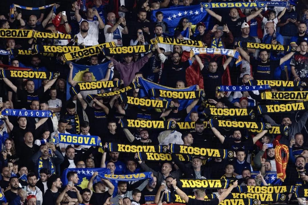Pse tifozeria e Kosovës ishte aq e vdekur dhe mungonin simbolet “Kuq e Zi”? Pse tifozeria e Kosovës ishte aq e vdekur dhe mungonin simbolet “Kuq e Zi”?