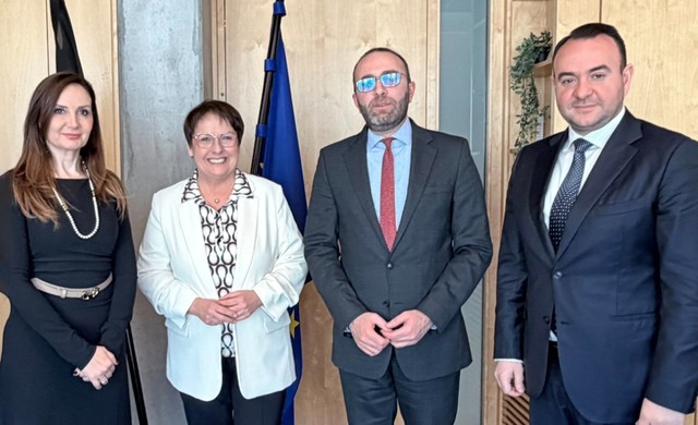 Vijnë ca të tuajt dhe nuk lënë gjë pa thënë për të dëmtuar procesin! Edi Rama zihet ngushtë para miqëve europian