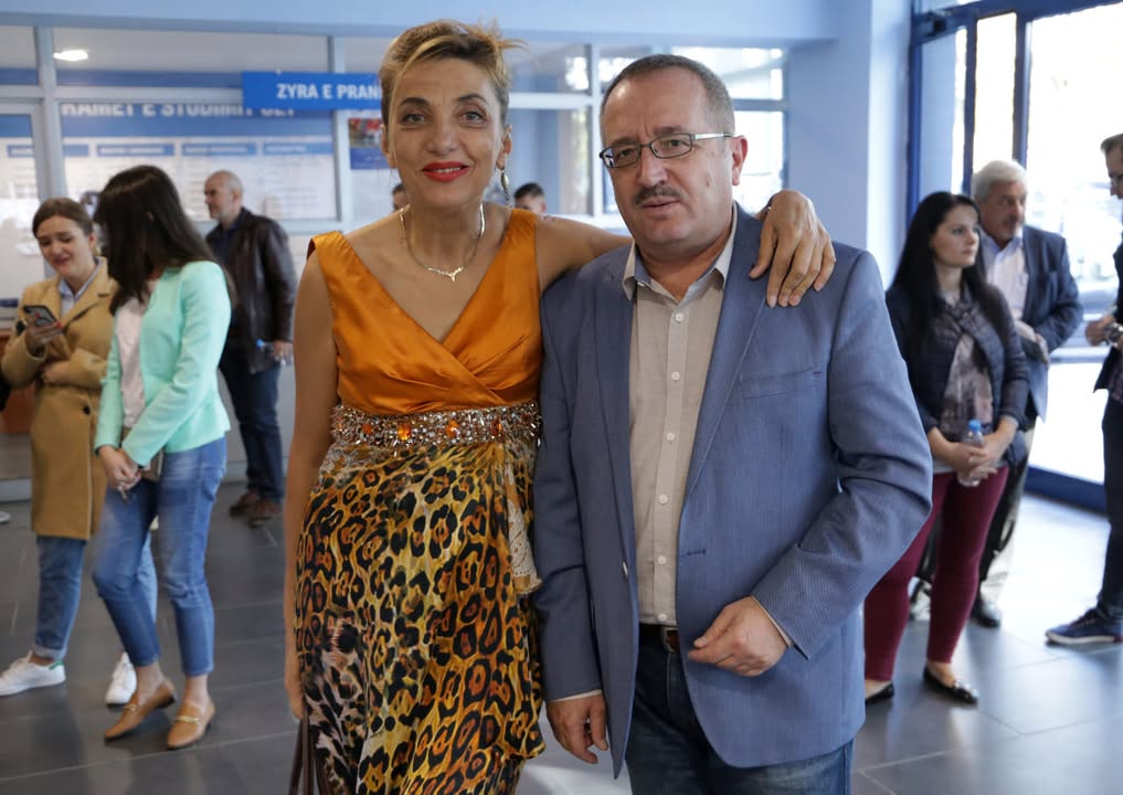Kush është ish-bashkëshorti i Mimoza Ahmetit sensacionit të rrjeteve sociale këto ditë?!..