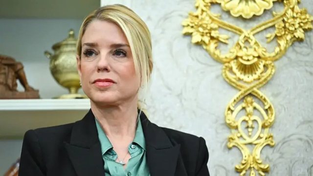 I irrituar me mënyrën si u trajtua dosja e Epstein”: Trump shkarkon nga detyra Prokuroren e Përgjithshme, Pam Bondi