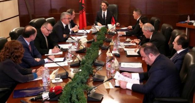 Gjyqi kundër prokurorit të paarsimuar Olsi Dado, gjykata palës paditëse: Rregulloni padinë, shtoni edhe KLP-në
