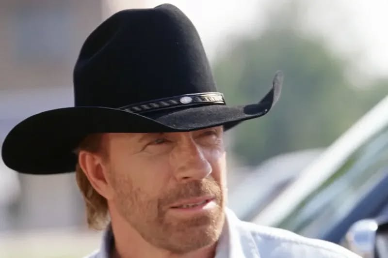 Mos besoni çdo gjë në internet: Familja e Chuck Norris sqaron lajmet pas ndarjes së tij nga jeta