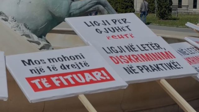 Presidentja e RMV: “Çdo qytetar ka për detyrë të dijë gjuhën maqedonase”! I përgjigjet organizatori i protestës së studentëve në Shkup