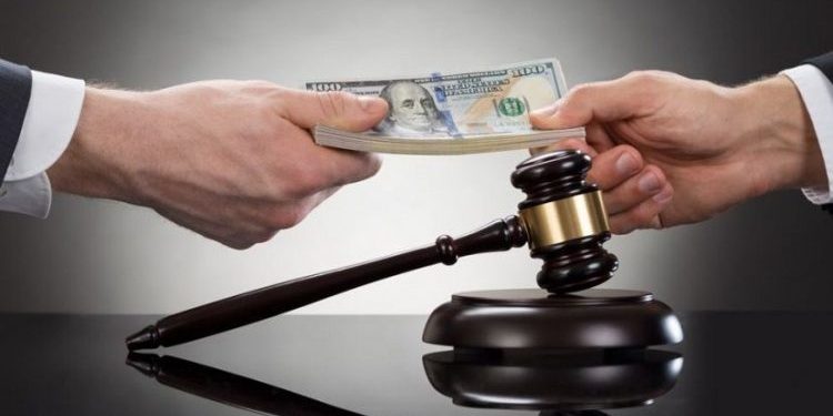 Nenin 34 i Kushtetutëse ndalon dënimit 2 herë për të njëjtën vepër penale! Gjyqtarët sharlatan nuk janë analfabet funksional por të pacipë, që masakrojnë qytetarët duke shkelur ligjin