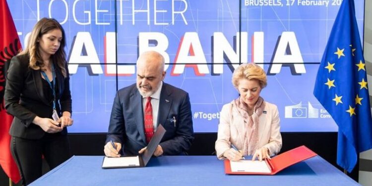 “Bllokimi i negociatave? Gënjeshtër me 7 bishta”! Rama nga Lushnja: Po ecim sipas planit të BE! Nuk ka anëtarsim pa plotësuar kushtet si çdo kandidat
