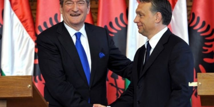 Pse festuan Trampistat në Shqipëri per humbjen në Hungari?