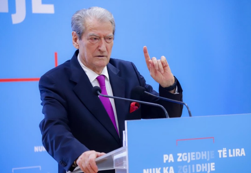 VIDEO/ “Protesta ishte paqësore”! Çudit Berisha: Molotovët i hodhi policia nga tarraca e Kryeministrisë