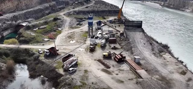 VIDEO/ Vjosa çlirohet nga hekurishtet e HEC-it inekzistentë të mashtruesit Becchettit