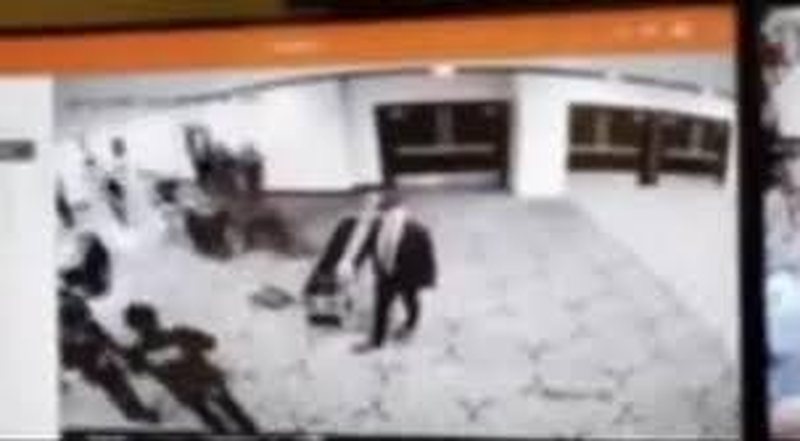 VIDEO/ Detajet e ngjarjes dhe dyshimet e policisë dhe neutralizimi: I dyshuari ishte klient në hotelin ku po mbahej darka e Trump me gazetarët e Shtëpisë së Bardhë