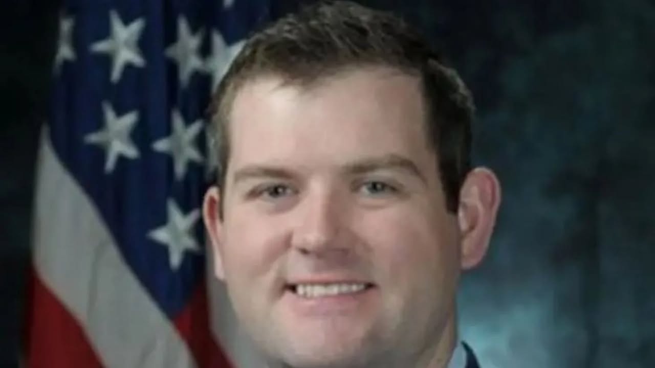 Do dëshmonte rreth UFO-ve para Kongresit amerikan, gjendet i vdekur ish anëtari i Forcave ajrore të SHBA-së