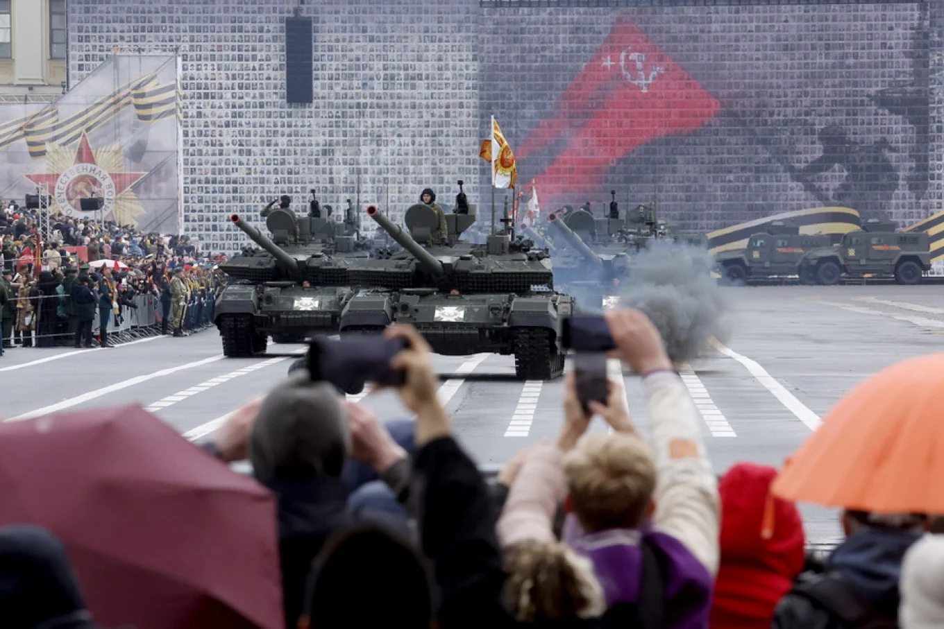 Pa tanke dhe sisteme raketash në ‘Paradën e Fitores’, lufta në Ukraine detyron Moskën të ndryshojë simbolin e fuqisë ushtarake