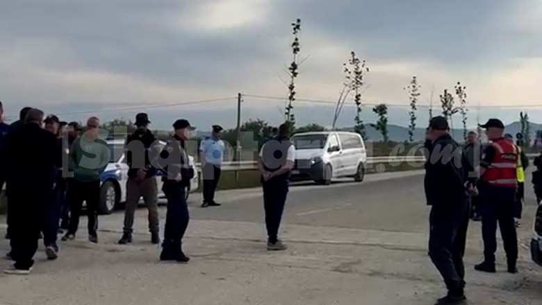 Përplasjet mes “Macbo” të Behgjet Pacollit dhe “2A Group” të Ademit, forca të shumta policie zbarkojnë në aeroportin e Vlorës Përplasjet mes “Macbo” të Behgjet Pacollit dhe “2A Group” të Ademit, forca të shumta policie zbarkojnë në aeroportin e Vlorës