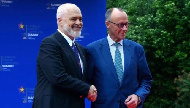 Rama i përgjigjet “thesit me rena” të PD-së: Së shpejti, takim me kancelarin gjerman! Në krye të “repartit” opozitar SHQUP sot qëndron një mbeturinë e komunizmit! Rama i përgjigjet “thesit me rena” të PD-së: Së shpejti, takim me kancelarin gjerman! Në krye të “repartit” opozitar SHQUP sot qëndron një mbeturinë e komunizmit!
