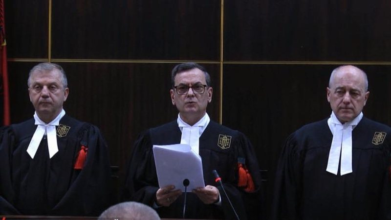 VIDEO/ Gjykata e Lartë ndryshon pjesërisht praktikat e arrestit me burg: Masa të jetë e arsyetuar, Gjykatat të japin prova pse duhet paraburgimi
