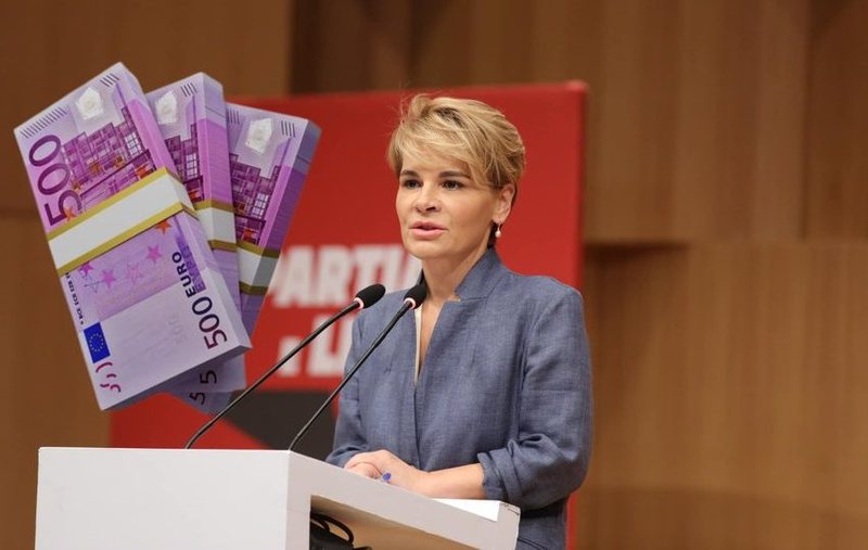 Monika Kryemadhi: Nuk e merr dot mandatin e deputetit pa hedhur 300 mijë euro, harrojeni!