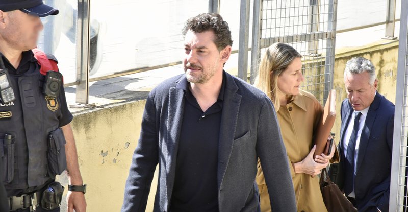 VIDEO/ Vdekja e themeluesit të “Mango-s”, avokatët e të birit publikojnë pamjet e një incidenti tjetër: Artriti i ka shkaktuar rënien në humnerë VIDEO/ Vdekja e themeluesit të “Mango-s”, avokatët e të birit publikojnë pamjet e një incidenti tjetër: Artriti i ka shkaktuar rënien në humnerë