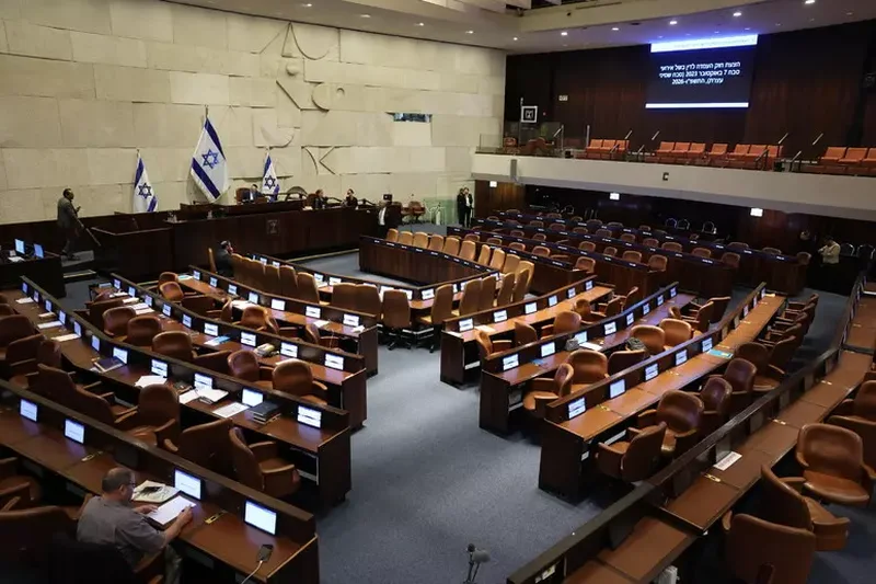 Izraeli drejt zgjedhjeve të parakohshme: Shpërbëhet Knesseti pas krizës për rekrutimin e ultra-ortodoksëve