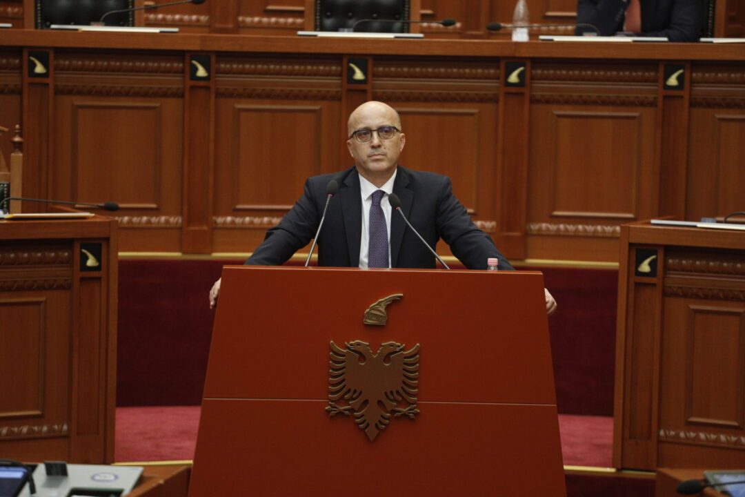 Skandali i radhës në çështjen administrative “Dado”: Artur Metani shqyrtoi ankimin për një proces ku ai vetë kishte marrë pjesë Skandali i radhës në çështjen administrative “Dado”: Artur Metani shqyrtoi ankimin për një proces ku ai vetë kishte marrë pjesë