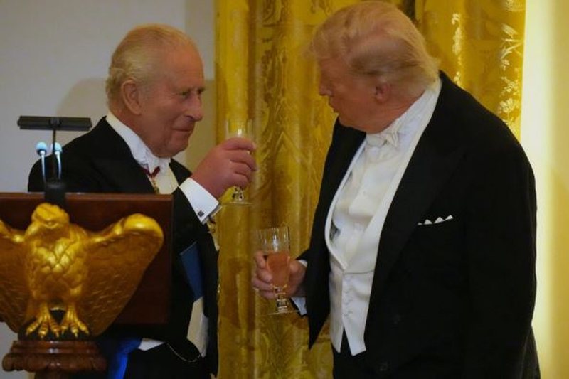 “Dhurata” e Trump për Mbretërinë e Bashkuar, heq tarifat për uiskin dhe burbonin: Mbretëresha dhe Mbreti më bindën