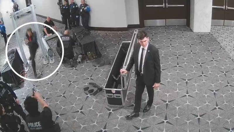 VIDEO/ Me armë zjarri dhe duke vrapuar, del video e re e momentit kur atentatori i Trump kalon kordonin e sigurisë ndërsa kërcënonte rojet