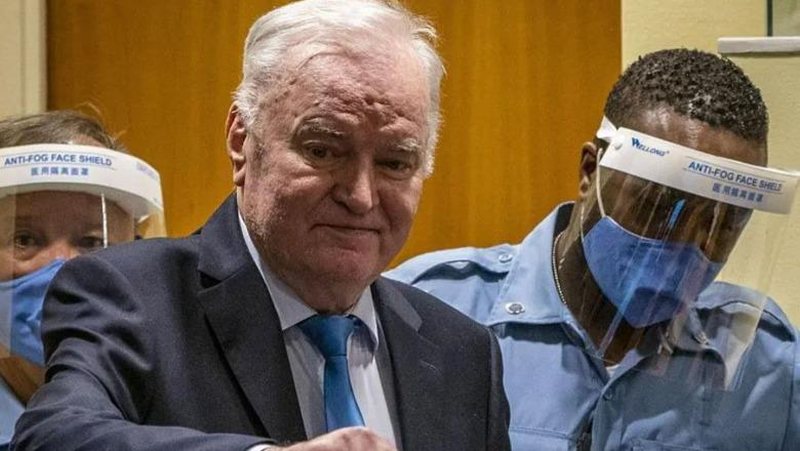 I dënuar përjetë për krime lufte, avokatët kërkojnë lirimin e ‘Kasapit të Bosnjës,’ Ratdko Mlladiç: Ka pësuar goditje në tru, është në prag të vdekjes