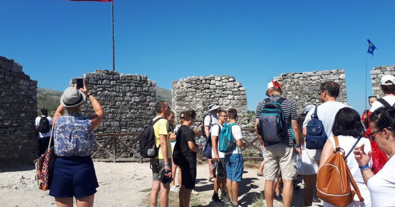 “Ne shqiptarët e presim turistin si të ishte mysafiri ynë personal”