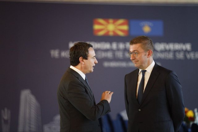 Albini, opozitari perfekt për rrëzimin e “Kurtit” që “vdes” për Mickoskin