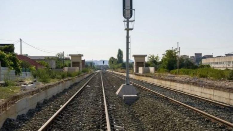 Hekurudha Tiranë-Durrës: Hapet tenderi 15.7 mln euro për zgjatimin e shinave me 4 km deri te stacionin kryesor në fund të bulevardit të ri në Tiranë