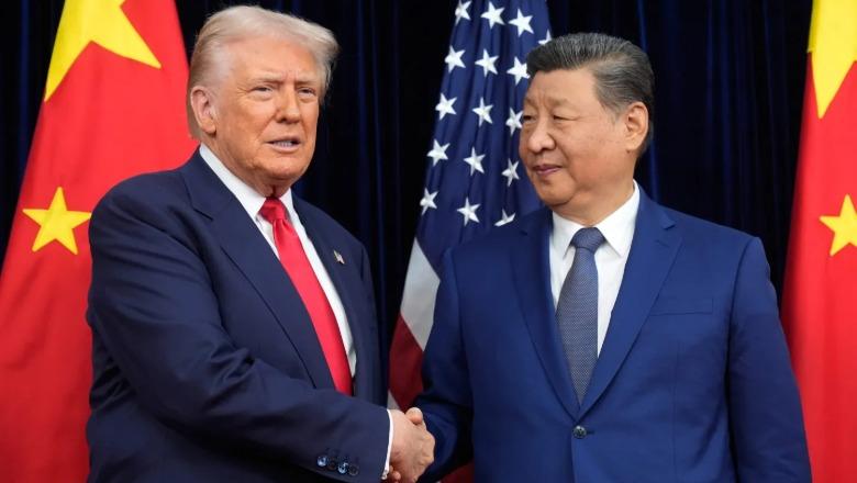 Trump udhëton drejt Kinës për marrëveshje tregtare mes krizave globale, luftës në Ukrainë dhe përplasjeve me Iranin