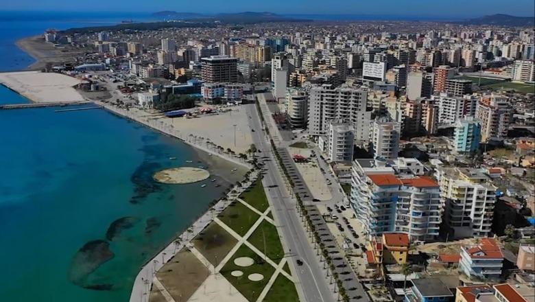 Riparohet defekti në një prej tubacioneve kryesore të Vlorës, nis përsëri furnizimi me ujë i qytetit