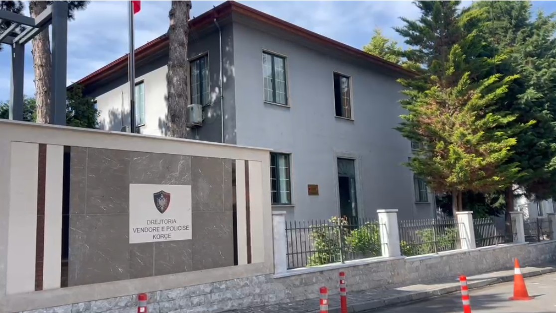 “Nëna kam frikë”! 21-vjeçarja denoncoi mjekun se e ngacmoi seksualisht, trondit gjyshja: E puthi në syrin tim! Kur iu “hodha në grykë” më tha…