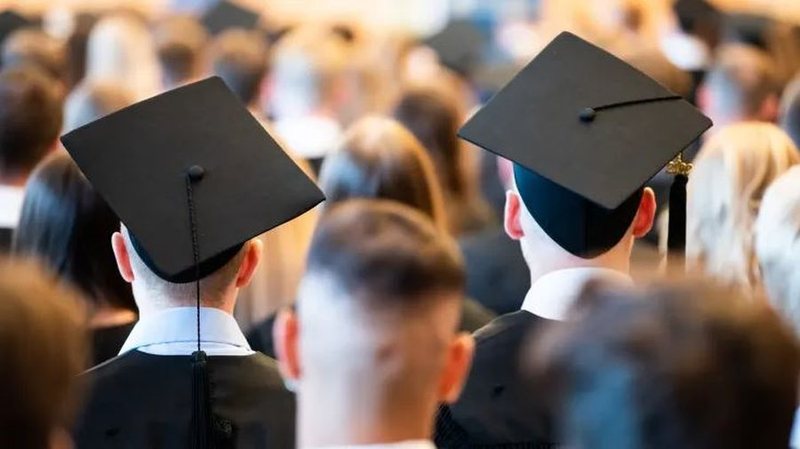 Studentët e huaj… a do qëndrojnë në Shqipëri?