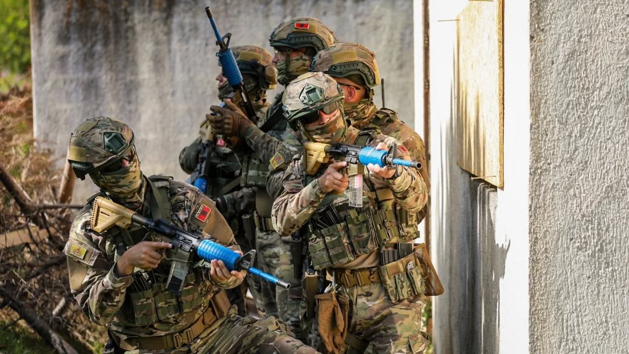 Forcat e armatosura të Shqipërisë stërvitje të përbashkët me instruktorët e Forcave Speciale të SHBA-së, NATO publikon fotot e ushtarëve shqiptarë