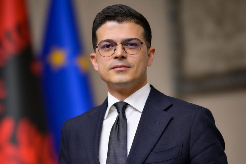 “Gjuha nuk lyp leje”! Pirro Vengu mbështet studentët shqiptarë në Maqedoninë e Veriut