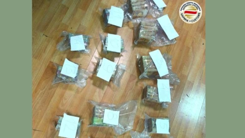 Sekuestrohen gjysmë milionë euro në Maqedoninë e Veriut, minibusi udhëtonte drejt Tiranës! Paratë ishin fshehur në ‘bunkerin’ e brendshëm (Video)
