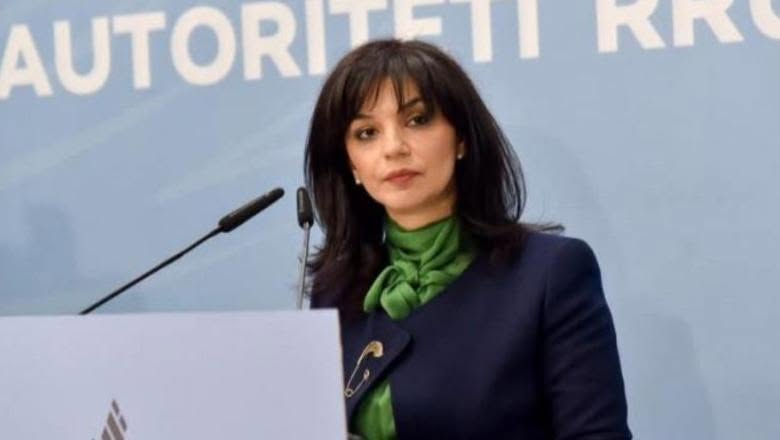 Një tjetër dështim me “nder” i SPAK! Përralla me rrugën e Kardhiqit: Apeli i GJKKO shpall të pafajshme ish-drejtoreshën e ARRSH-së, Sonila Qato dhe 9 të tjerët